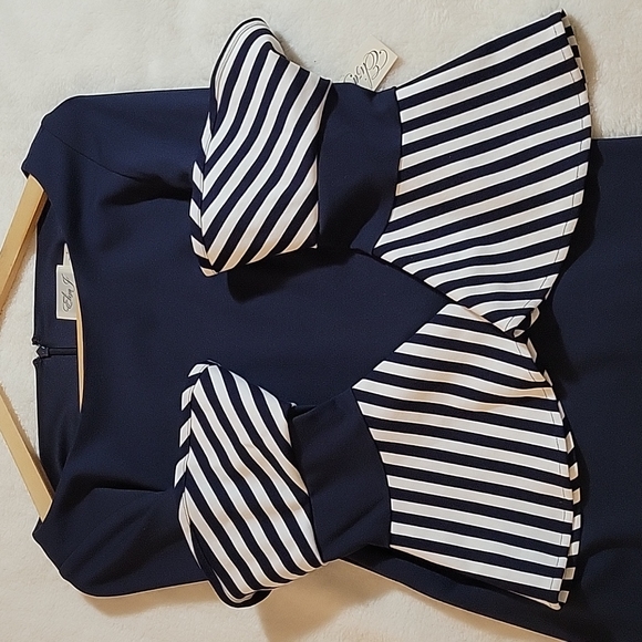 ELIZA J NAVY WITH NAVY & WHITE STRIPES BELL SLEEVES IN SIZE 6 - Picture 9 of 14